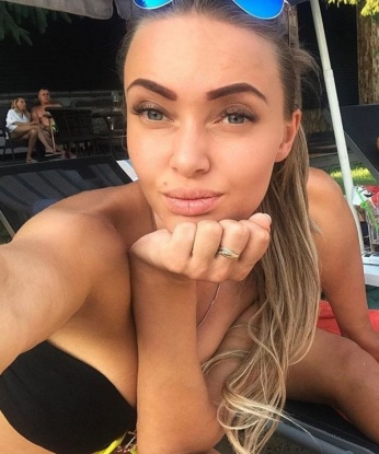 Очаровательная брюнетка приглашает в гости состоятельного мужчину для ярких встреч. Умею доставить удовольствие и расслабить до предела. Позволь себе немного разврата! 9195, 22 года