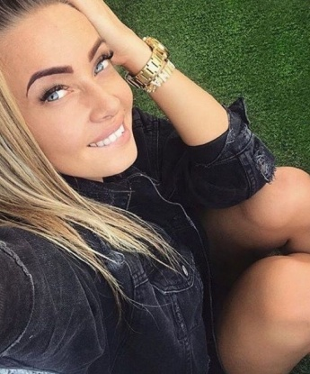 Очаровательная брюнетка приглашает в гости состоятельного мужчину для ярких встреч. Умею доставить удовольствие и расслабить до предела. Позволь себе немного разврата! 9195, 22 года